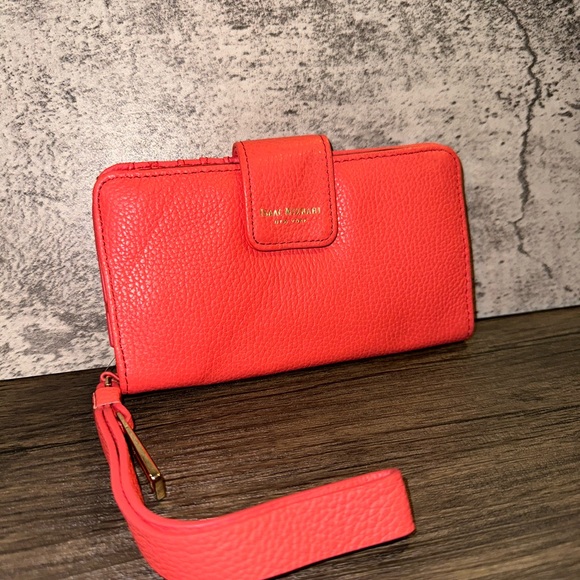 ISAAC MIZRAHI CORAL WRISTLET - Picture 4 of 4